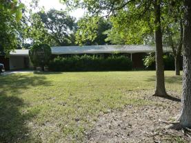 2112 N Interstate 35 - Photo 1 of 1