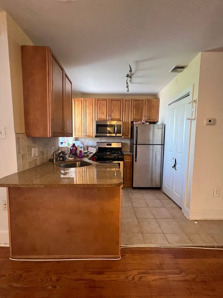 600 S 49th St - Photo 2 of 10