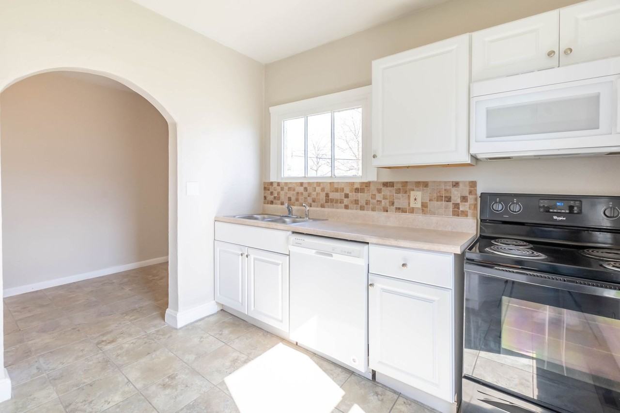 64 W Center St - Photo 2 of 20