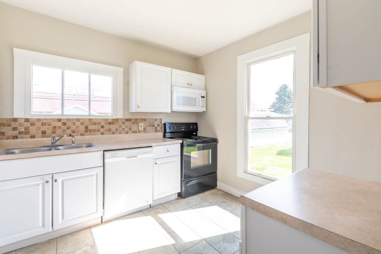 64 W Center St - Photo 4 of 20