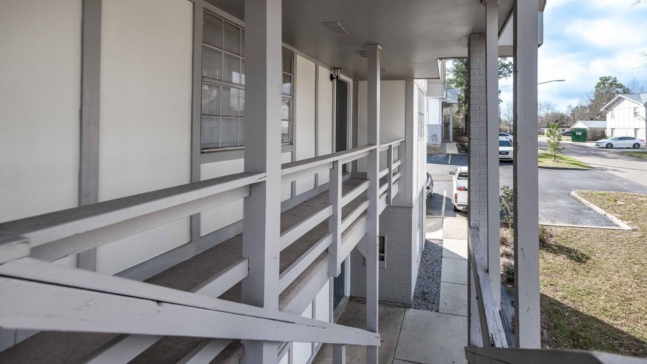 312 N 39th Ave #08 - Photo 3 of 30