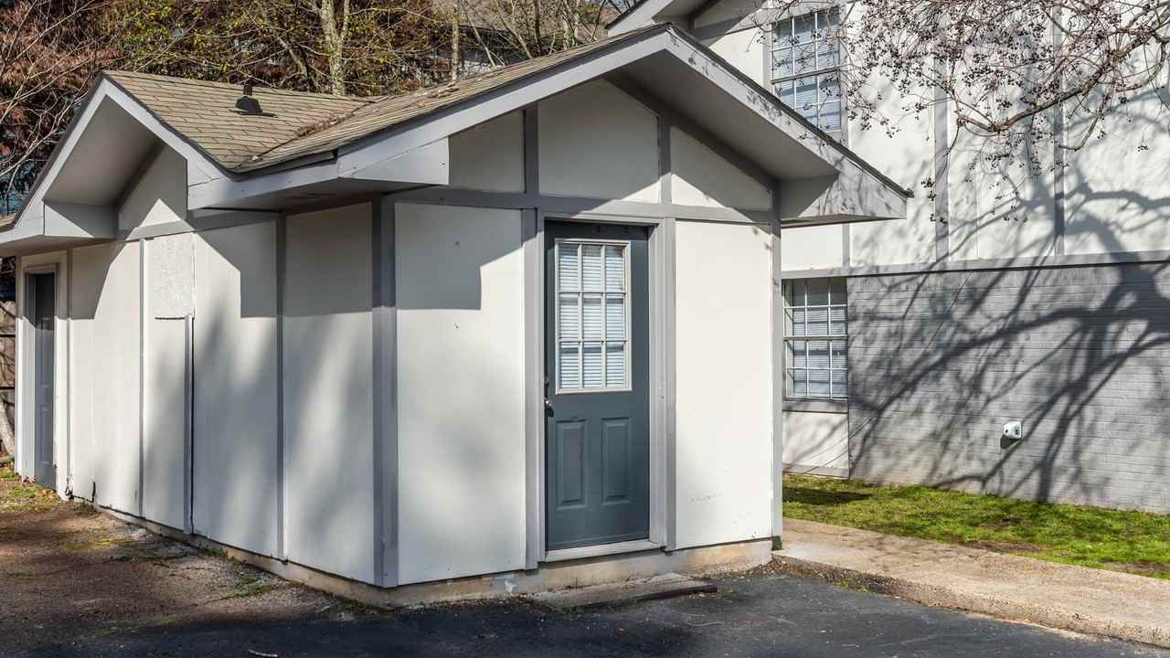 312 N 39th Ave #08 - Photo 5 of 30