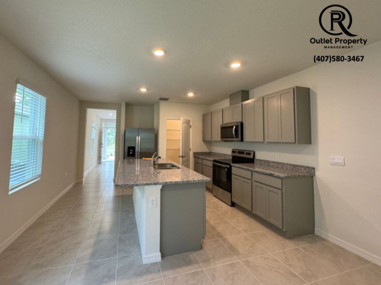 391 Pelham Park Dr - Photo 2 of 15