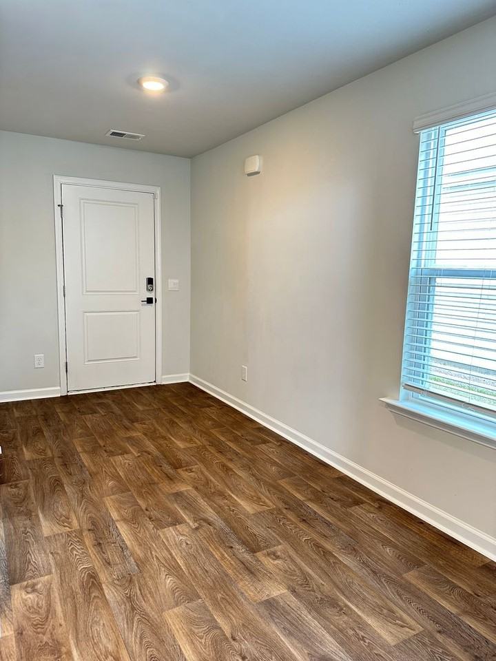 319 Coral Sunset Way - Photo 3 of 21