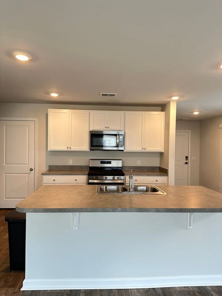 319 Coral Sunset Way - Photo 4 of 21
