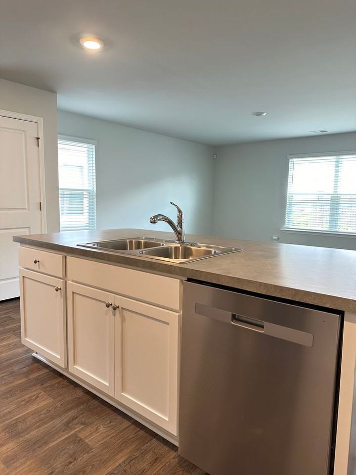 319 Coral Sunset Way - Photo 6 of 21