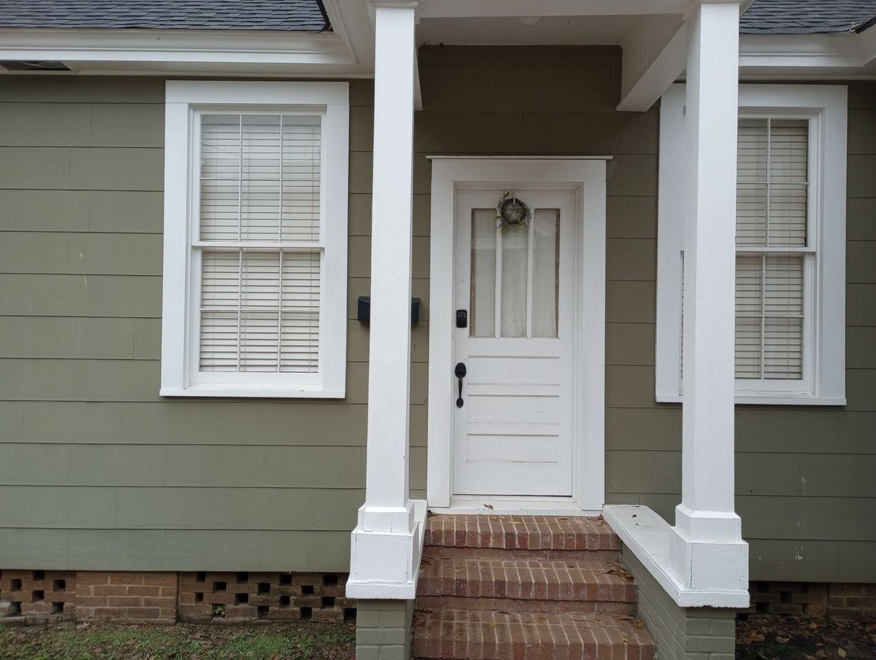 916 Blythe Ave - Photo 2 of 11