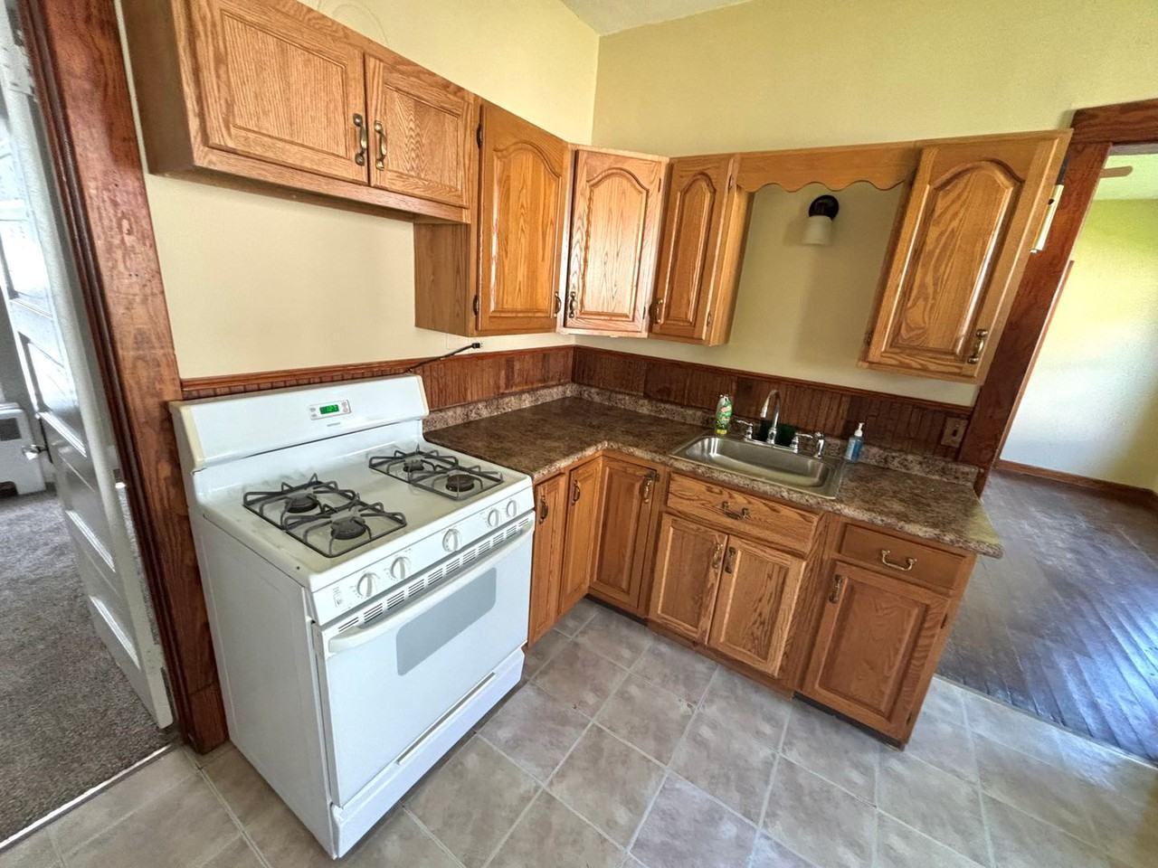 533 E 3rd St - Photo 2 of 35