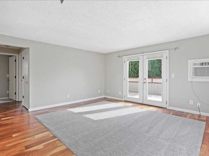 526 S 40th Ave - Photo 3 of 15