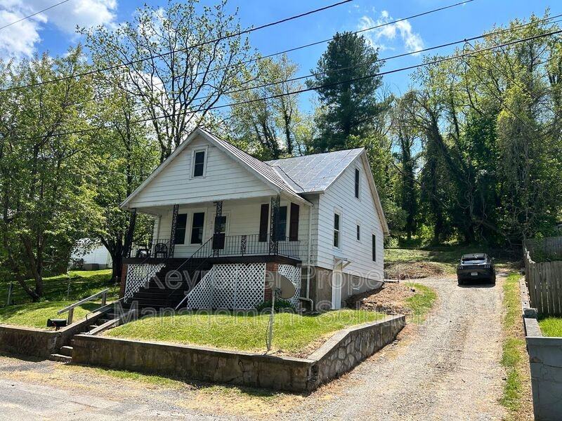 210 Biltmore St - Photo 2 of 24