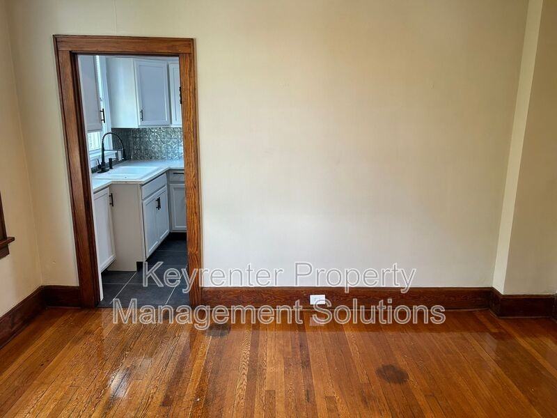 210 Biltmore St - Photo 7 of 24