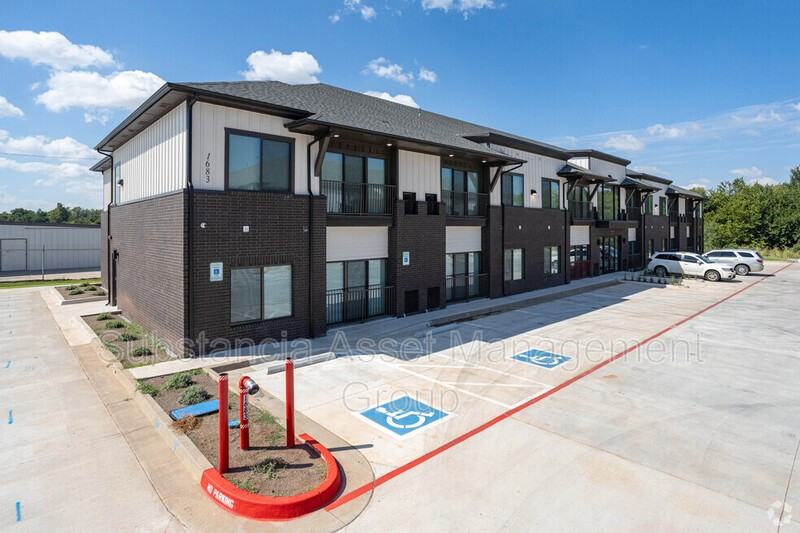 1683 Midtown Pl - Photo 5 of 19