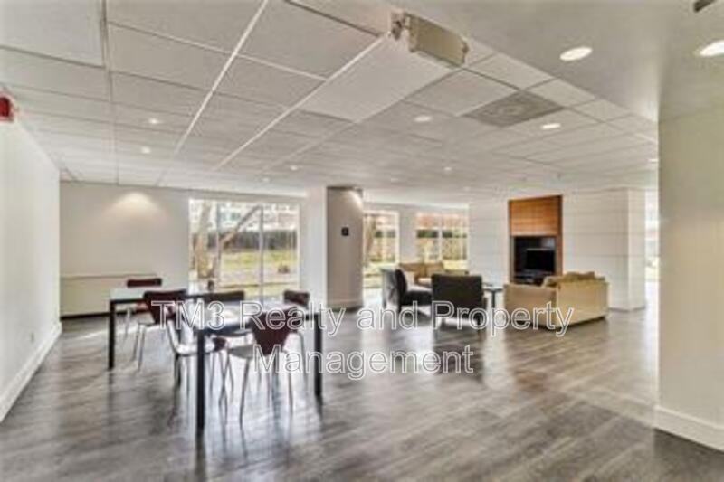 600 East 8th Street - Photo 2 of 17