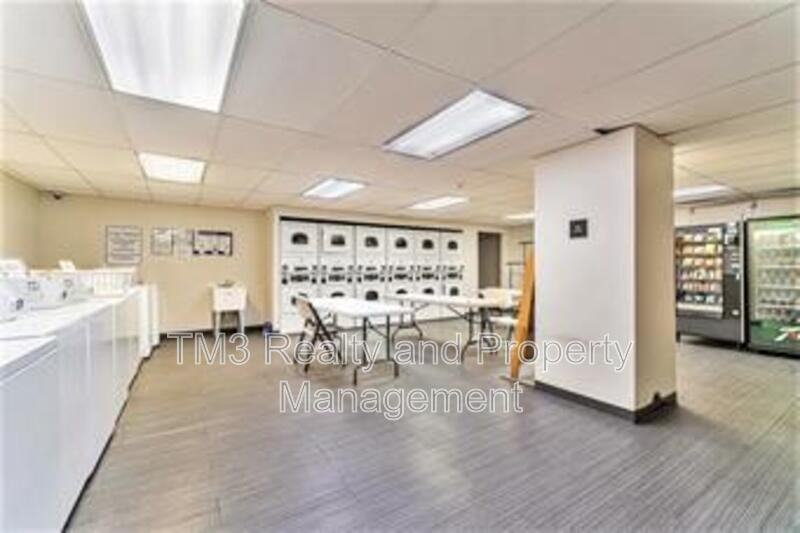 600 East 8th Street - Photo 4 of 17