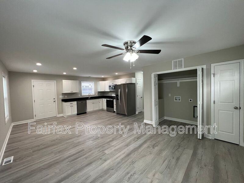 2307 Owen St #C - Photo 3 of 11