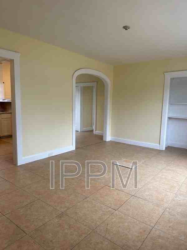 284 Corona Cresent St - Photo 2 of 16