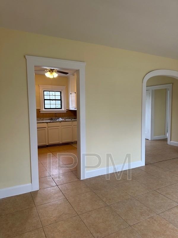 284 Corona Cresent St - Photo 4 of 16