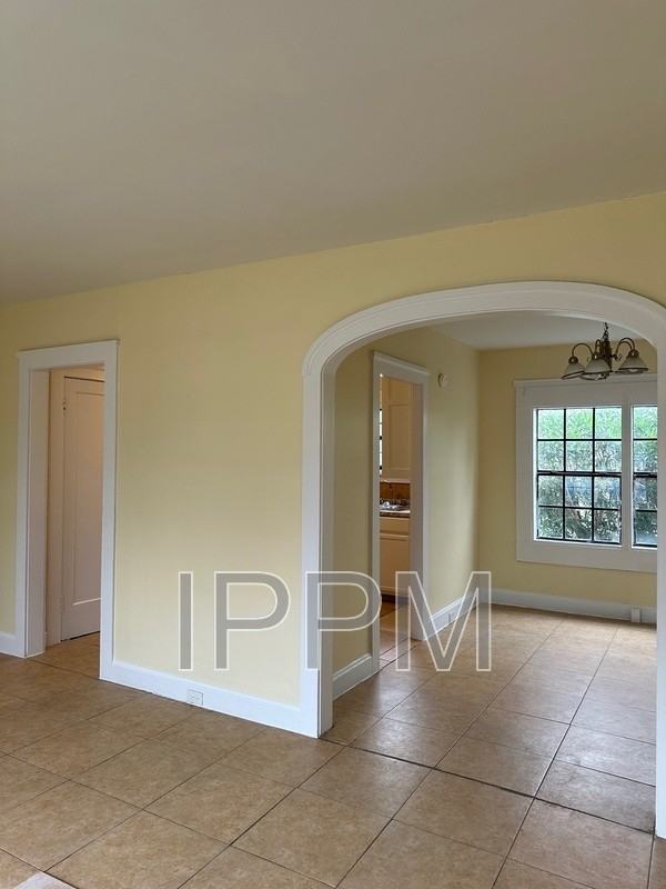 284 Corona Cresent St - Photo 7 of 16