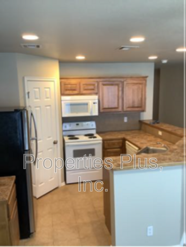 983 River Xing - Photo 2 of 13