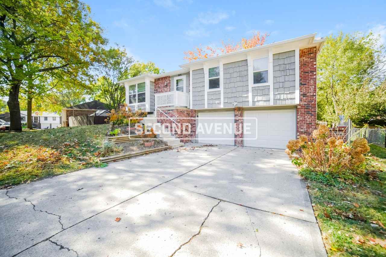 805 Nw Canterbury Rd - Photo 2 of 24