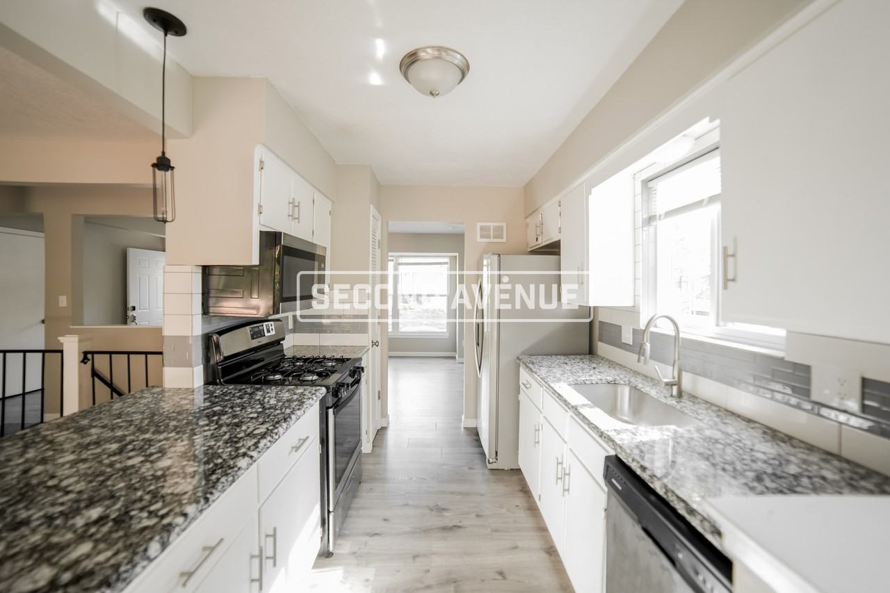 805 Nw Canterbury Rd - Photo 5 of 25