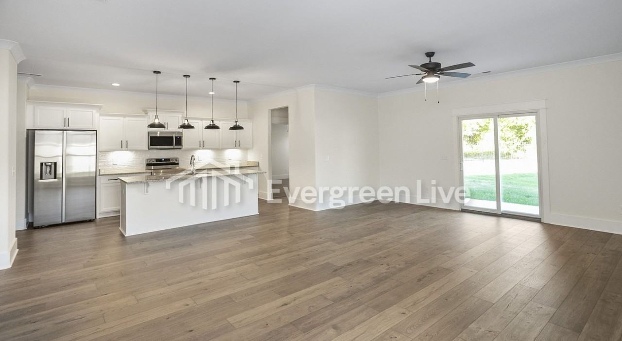 213 Greenwood Dr - Photo 5 of 23