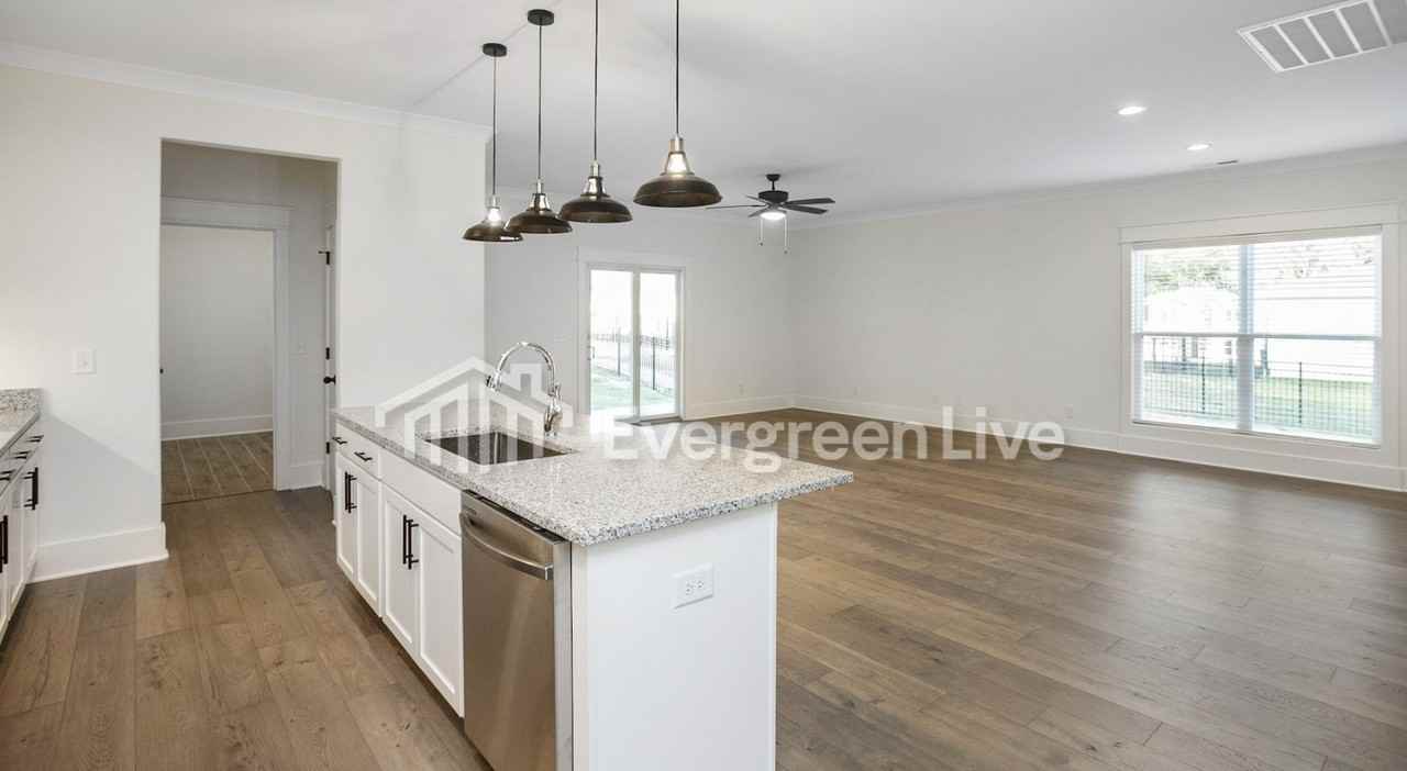 213 Greenwood Dr - Photo 7 of 23