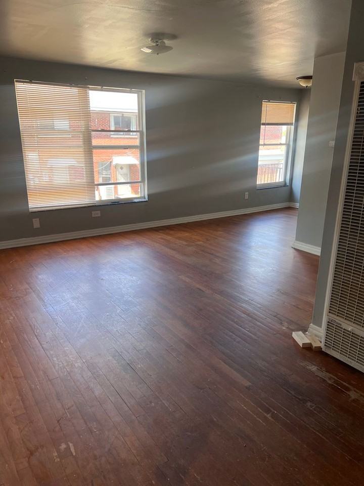 1100 NW 27th St. - Photo 5 of 9