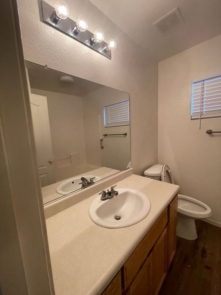 1412 Chamberlain Ave - Photo 5 of 24