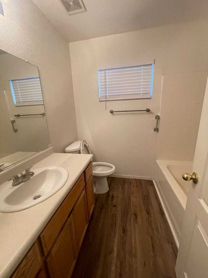 1412 Chamberlain Ave - Photo 6 of 24