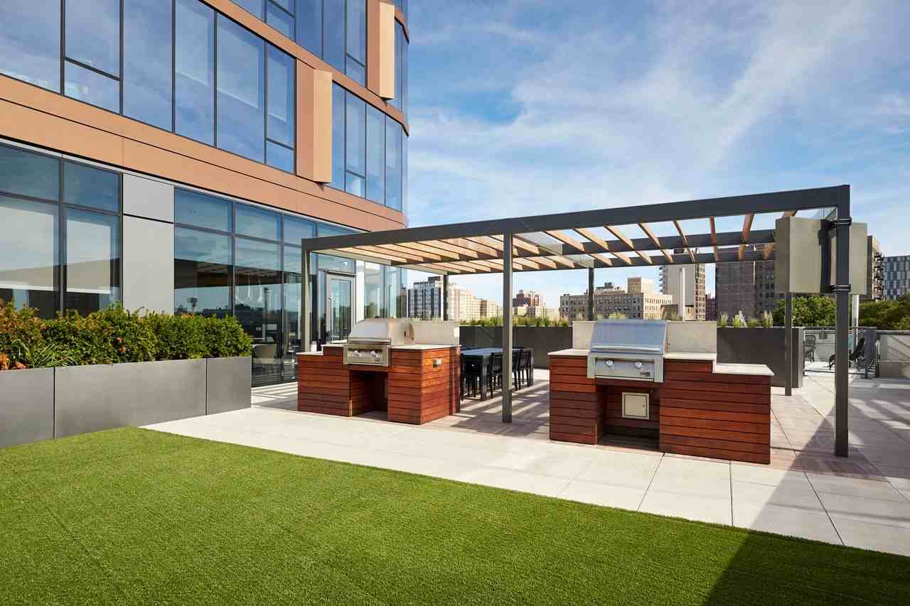 5252 - Photo 5 of 33