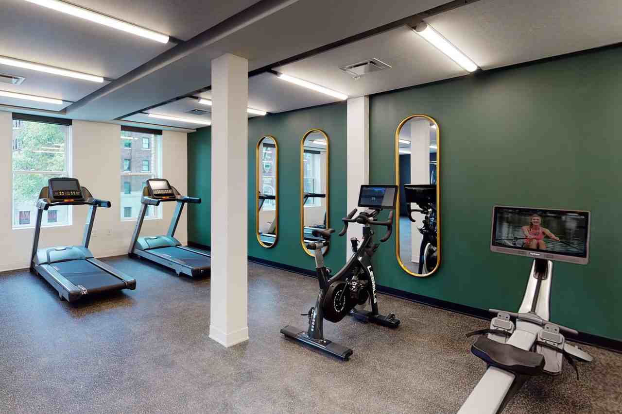 520 East - Photo 6 of 33