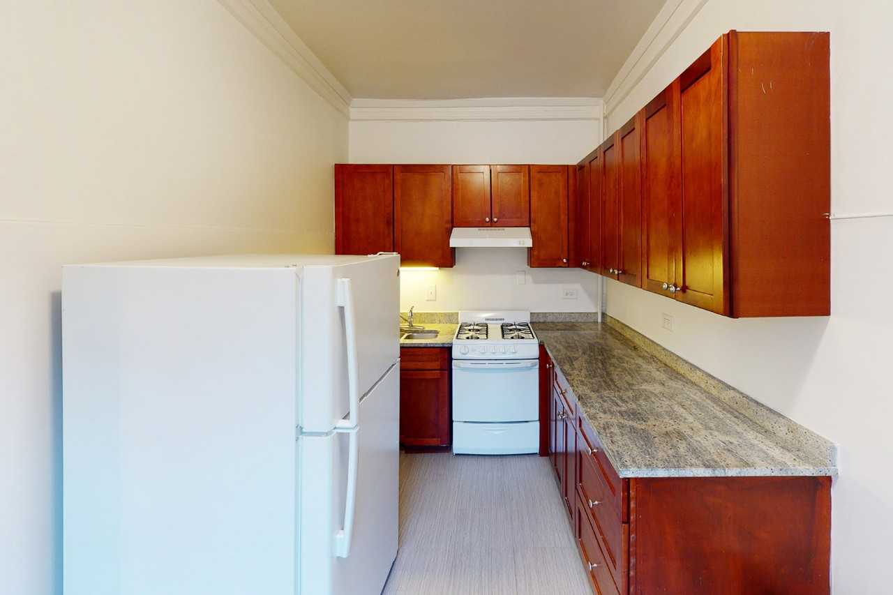 5336-5338 S. Hyde Park Boulevard - Photo 6 of 13