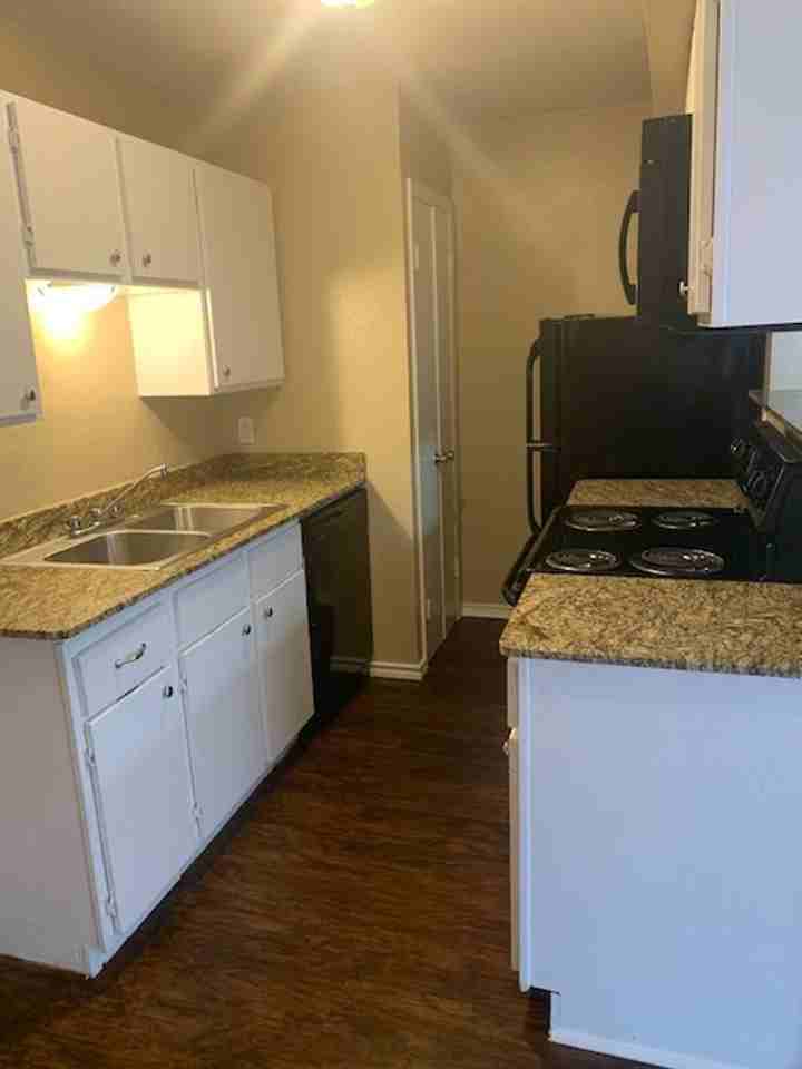 Arbor Creek Apartments - Photo 7 of 31