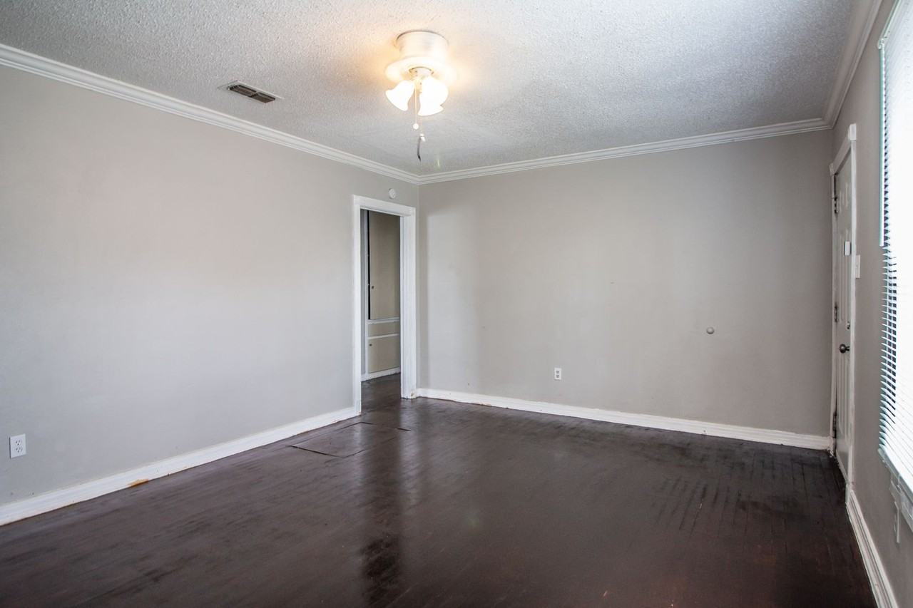 2506 37th Street - Photo 3 of 9