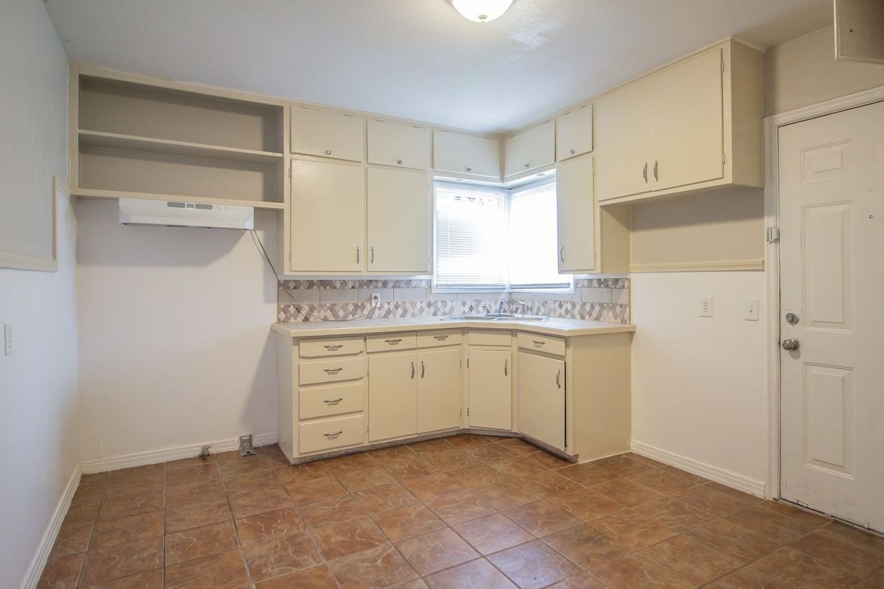 2506 37th Street - Photo 4 of 9