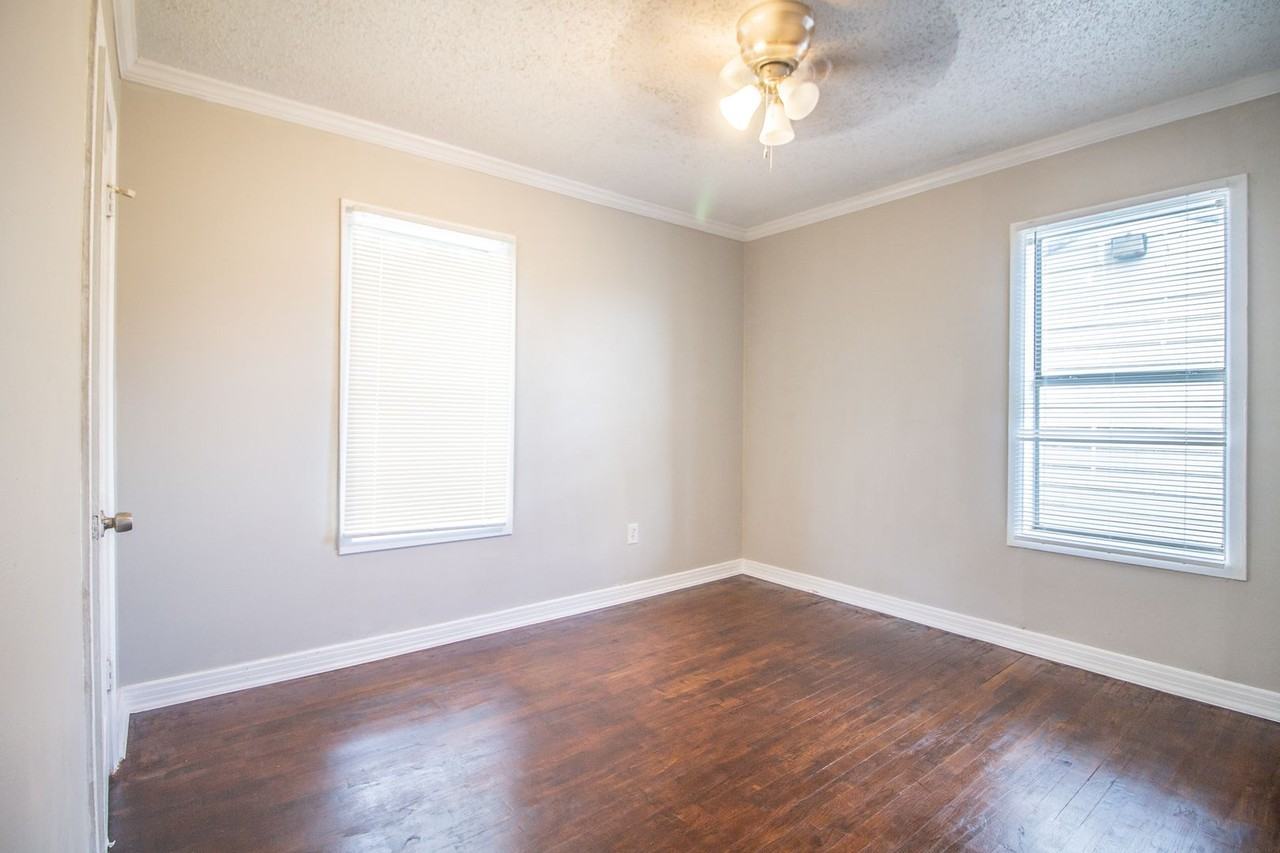 2506 37th Street - Photo 5 of 9