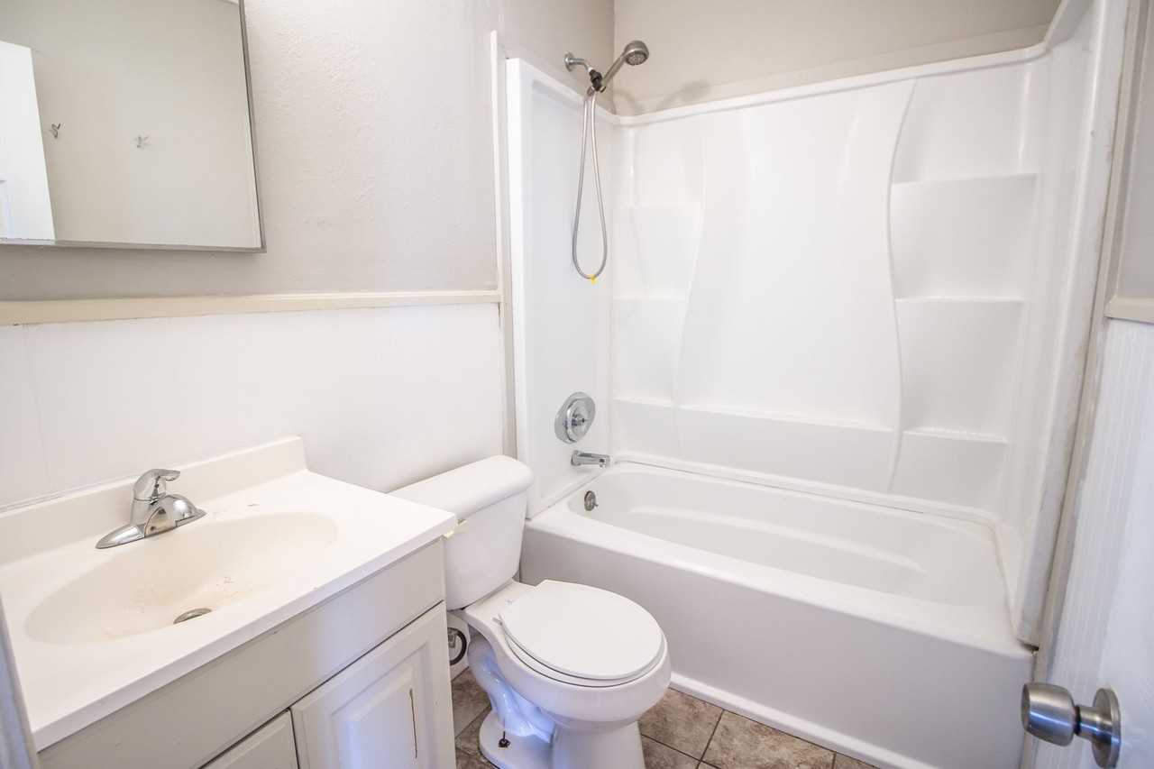 2506 37th Street - Photo 7 of 9