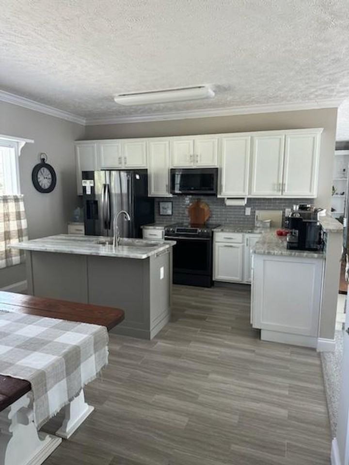 144 Great Neck Rd - Photo 3 of 36