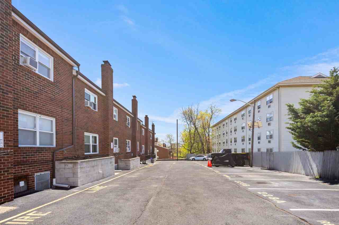 7th Ave Apartments - Photo 3 of 6