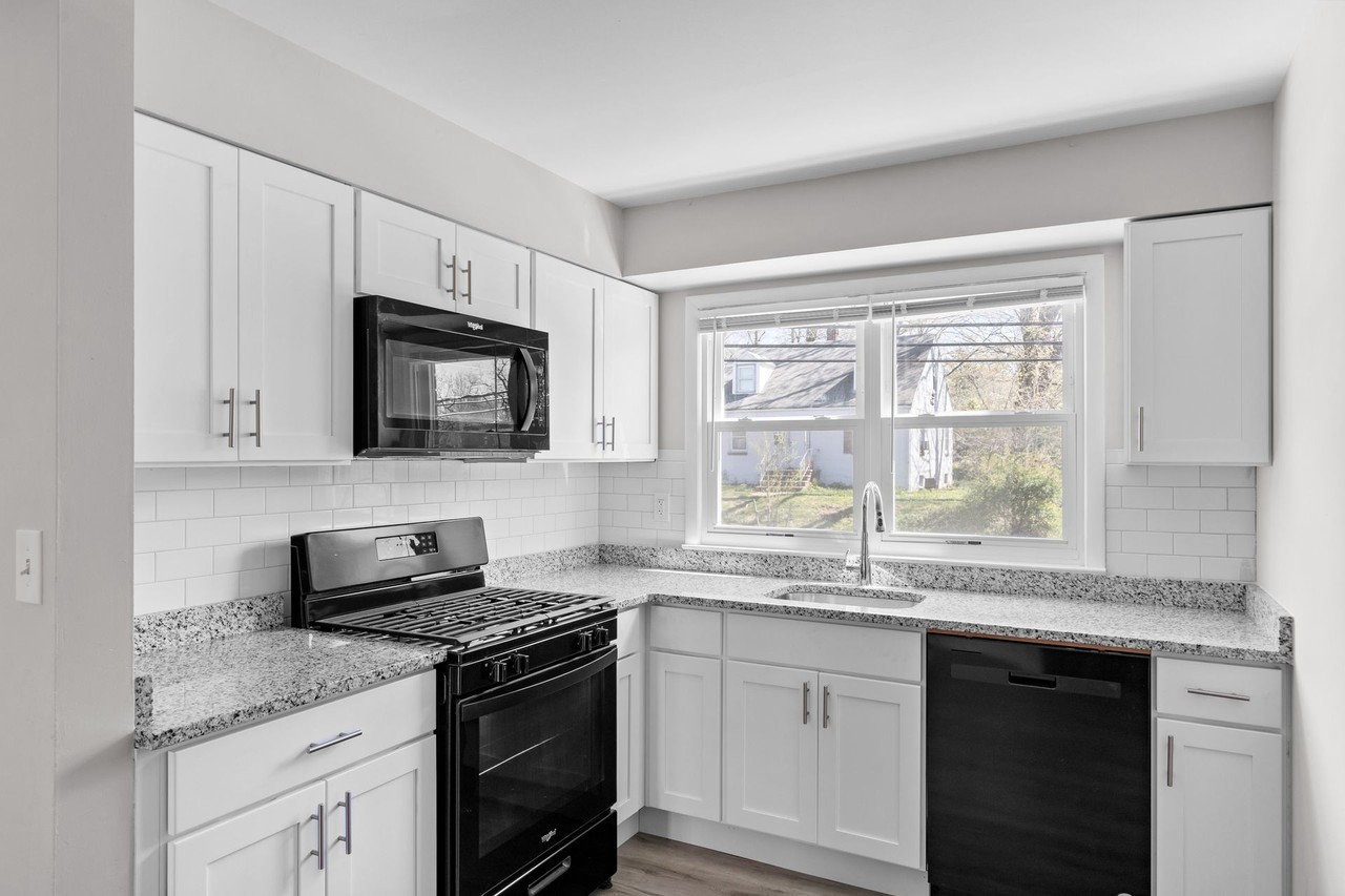 7th Ave Apartments - Photo 5 of 12