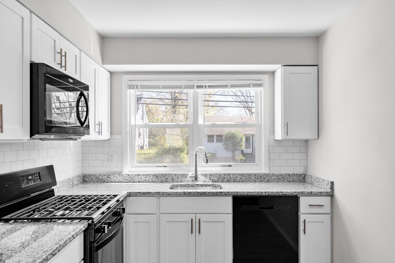 7th Ave Apartments - Photo 6 of 12