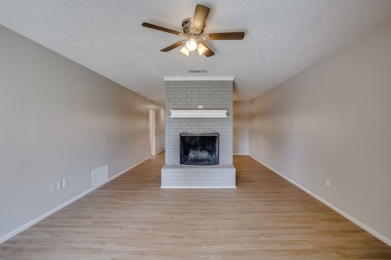 BG 1109 80th St - Photo 3 of 14