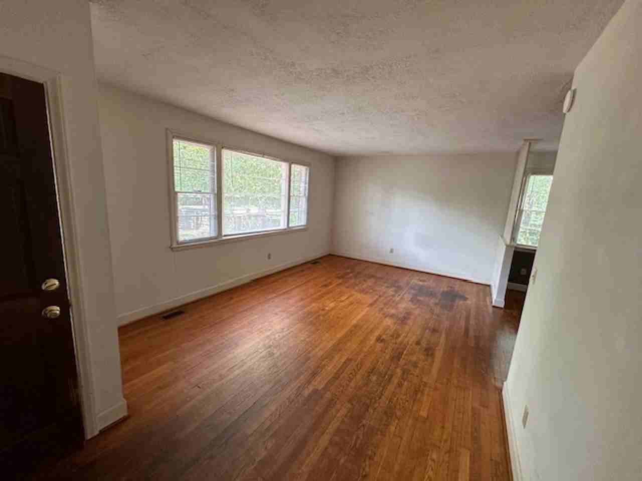 3231 Michigan St - Photo 2 of 10