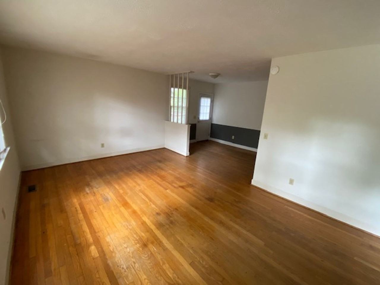 3231 Michigan St - Photo 3 of 10