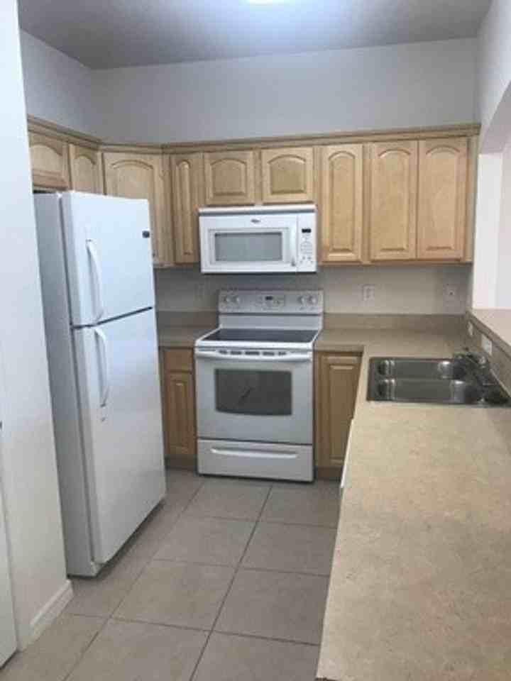 3351 - 3383 SW 42nd Place - Photo 3 of 10