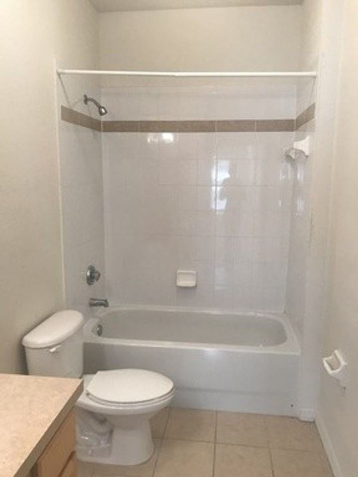 3351 - 3383 SW 42nd Place - Photo 6 of 10