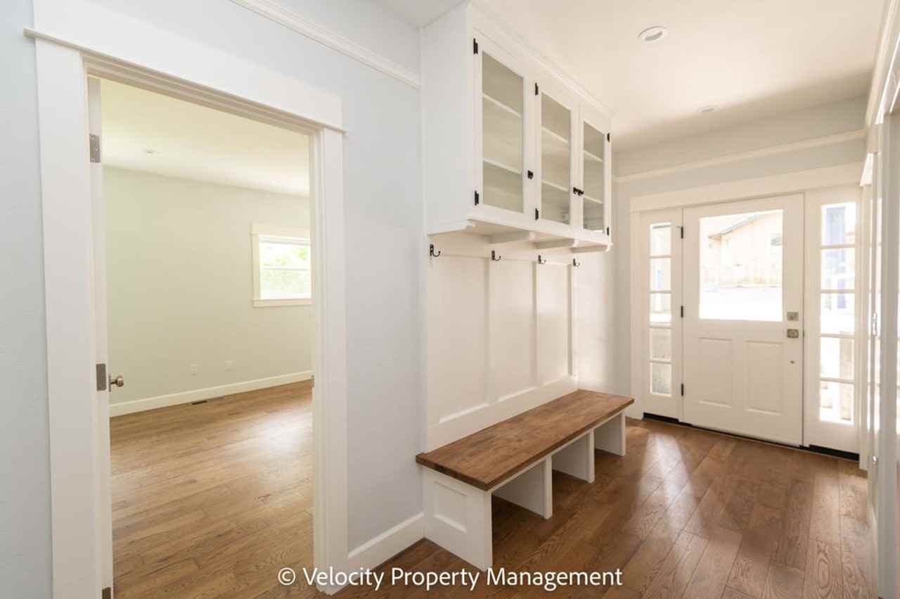 924 Nw Riverside Blvd - Photo 2 of 34