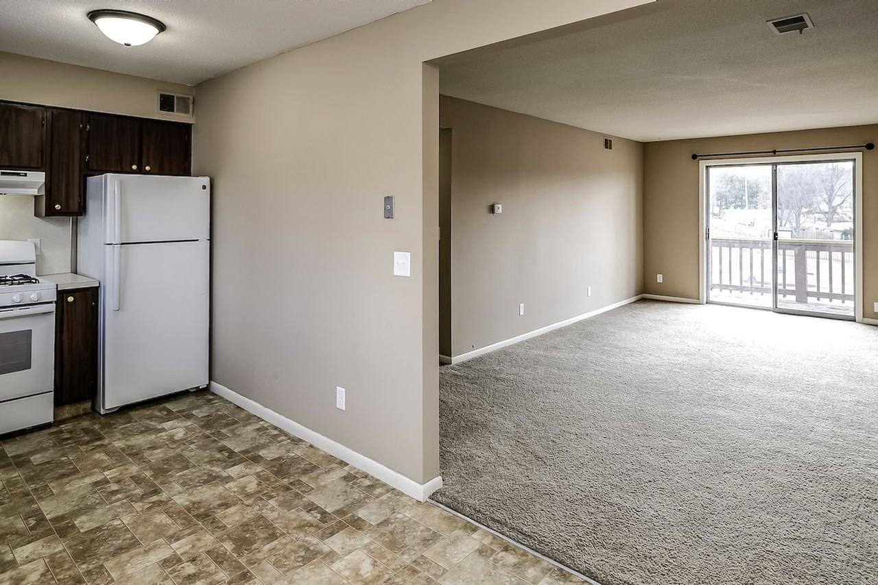 502 Gaslight Ln - Photo 6 of 15