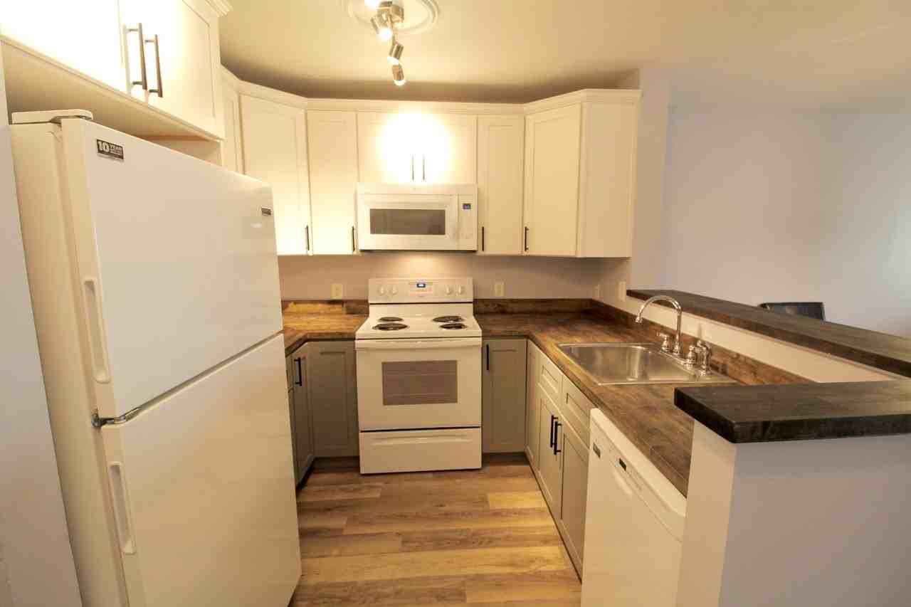 1360 Hunters Rd Apt I - Photo 4 of 26